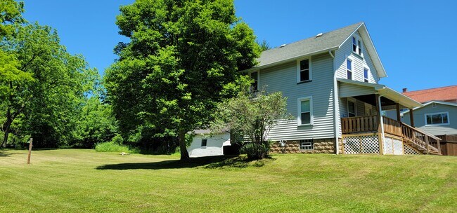 Building Photo - 409 Falls Ave