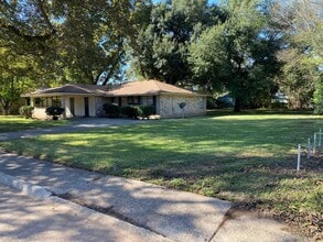 Building Photo - 1007 Whittington St Building Photo - 1007 Whittington St