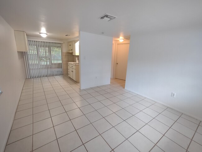 Building Photo - 4925 Ladyfish Ct