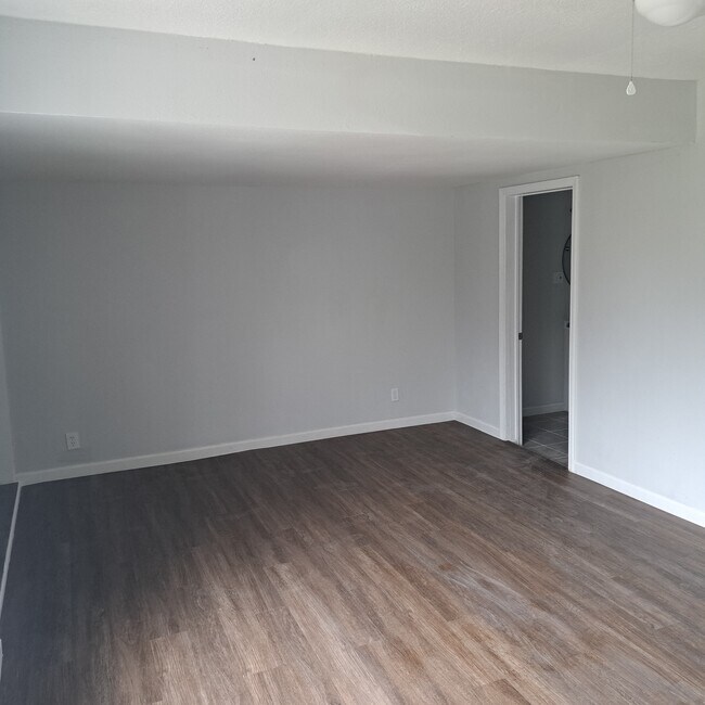 Foto del edificio - 423 Ellana Claire Ct