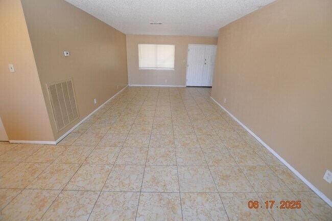 Foto del edificio - 617 Vincent Way