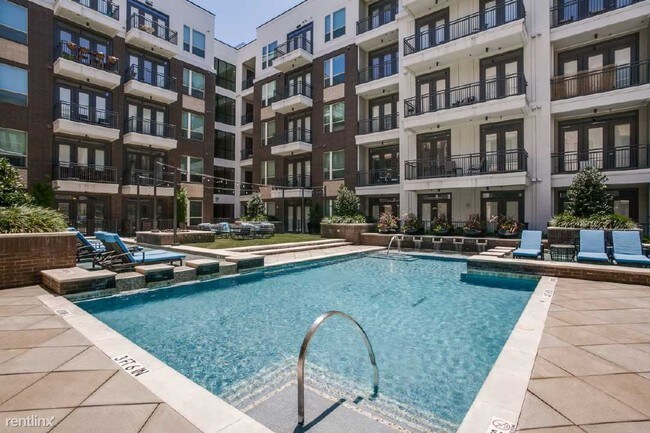 Building Photo - 1 br, 1 bath Apartment - 4420 Roseland St 324