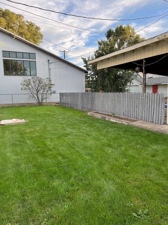 Back Yard - 317 N Elliott St
