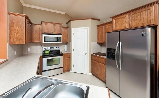 Foto del edificio - 2351 Blue Jay Dr
