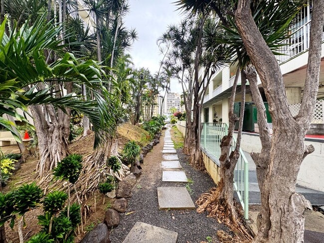 Building Photo - 249 Kapili St
