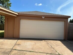 Building Photo - 2826 Green Fields Dr