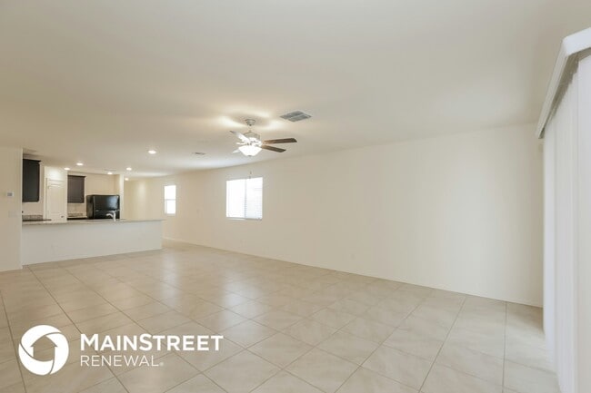 Foto del edificio - 25444 W Mahoney Ave