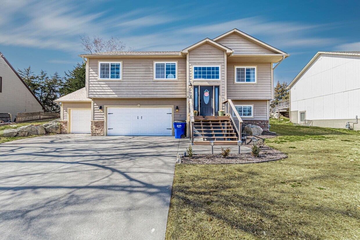 Foto principal - Spacious Single Family Home