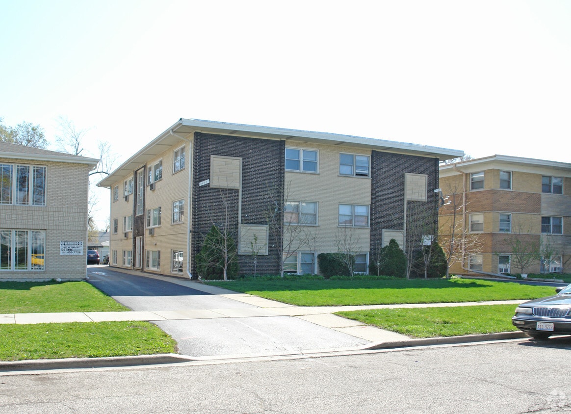 20252027 N 19th Ave, Melrose Park, IL 60160 Apartments in Melrose