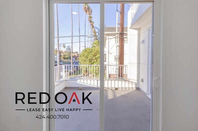 Foto del edificio - Amazingly Spacious and Bright Three Bedroo...