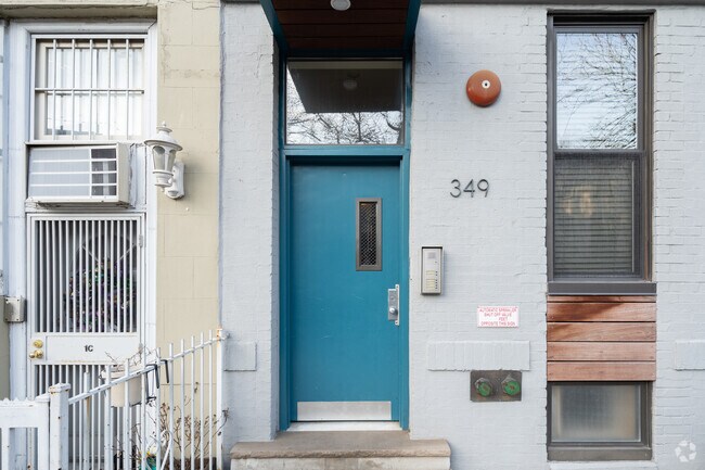 Foto del edificio - 349 16th St