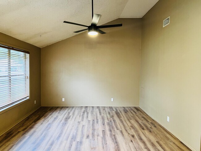 Building Photo - 315 Cedarbrook Dr