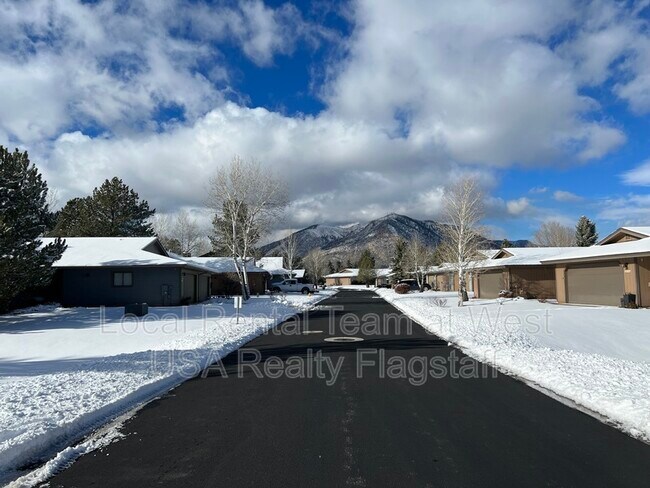 Foto del edificio - 6311 E Willow Loop