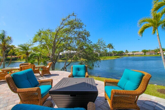 Foto del edificio - ** VILLAGES OF MONTEREY\5 BEDROOMS + DEN\6...