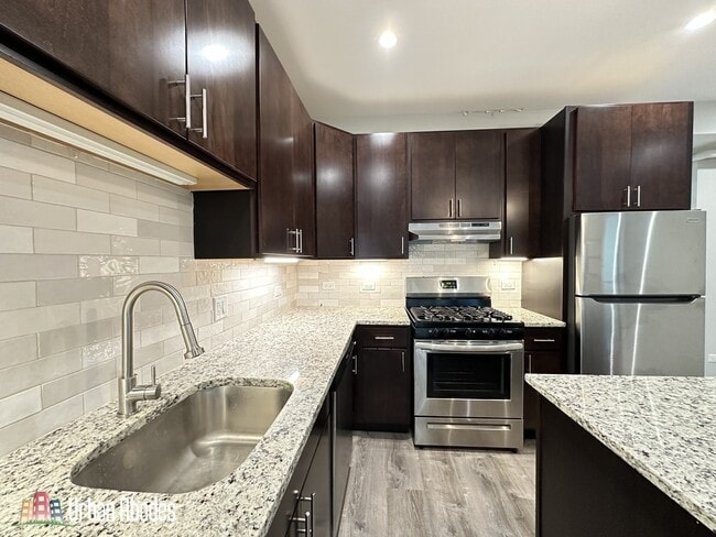 Foto del edificio - 1124 Maple Ave