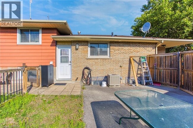 Building Photo - 4453 Meadowvale Dr
