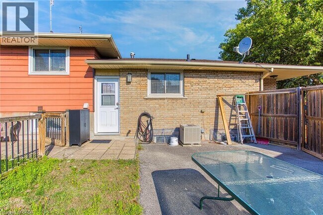 Photo du bâtiment - 4453 Meadowvale Dr