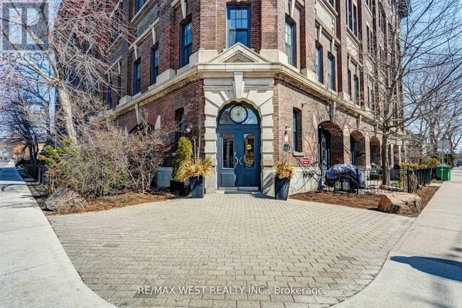 Building Photo - 183 Dovercourt Rd