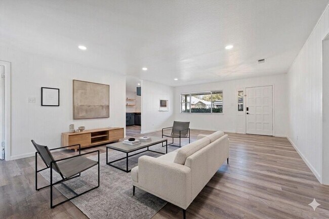 Foto del edificio - 1106 Hackberry Dr
