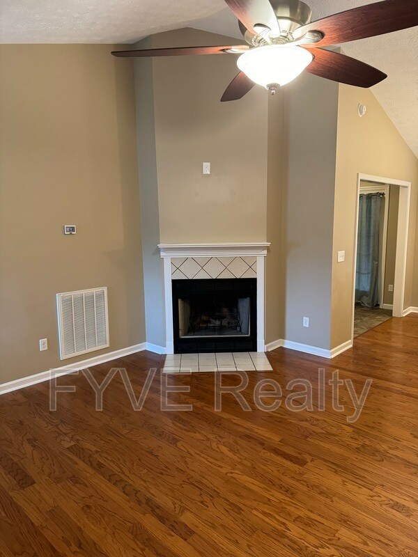 Building Photo - 8104 Nutmeg Cir