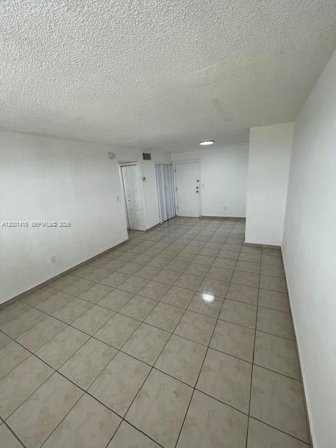 Building Photo - 606 W 81st St