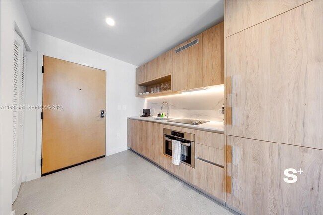 Building Photo - 11 NE 6th St