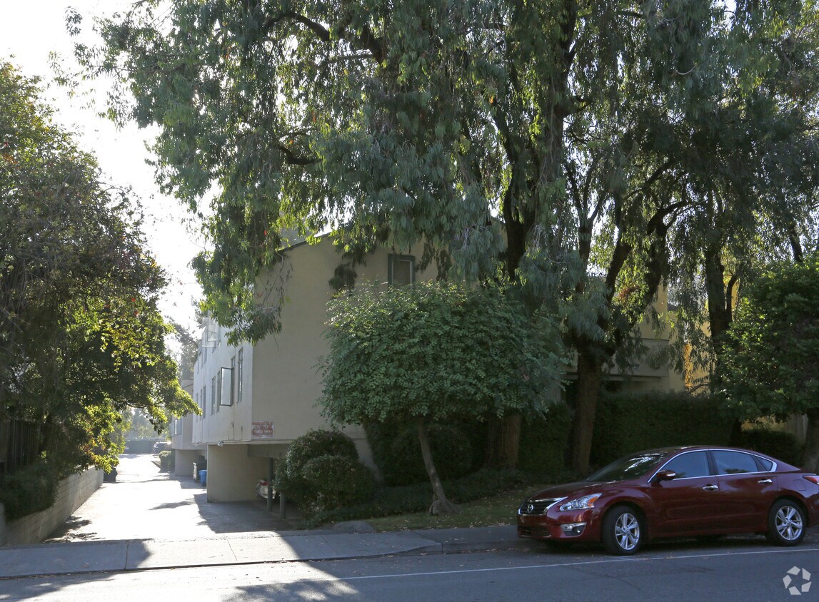 Primary Photo - 2027 Halford Ave