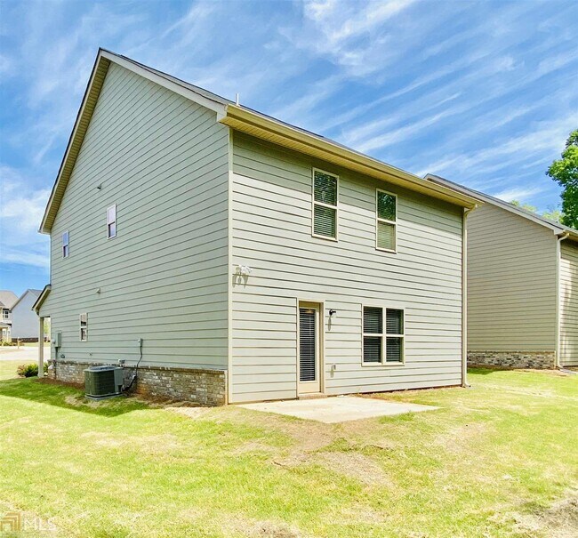 Building Photo - 310 Nutwood Trce