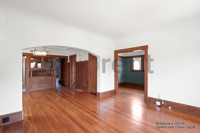Building Photo - Unit