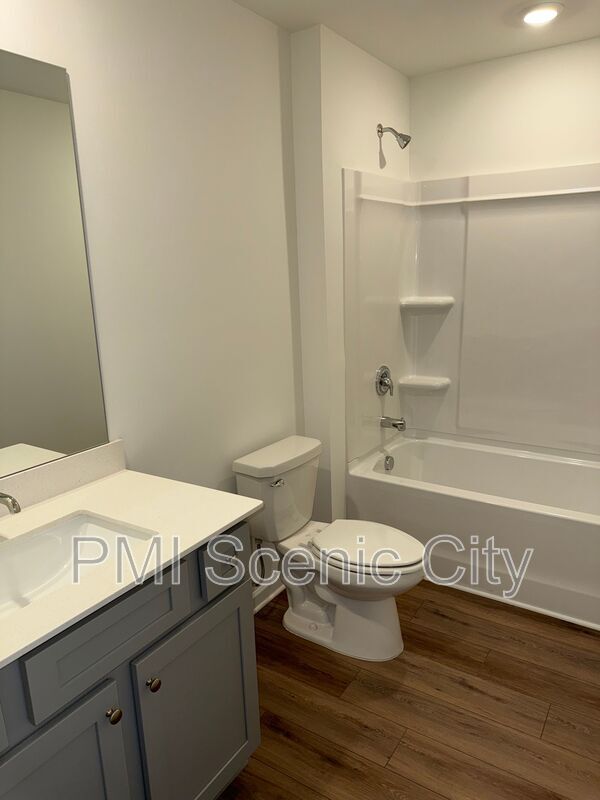 Foto del edificio - 244 Asbury Oak Ln