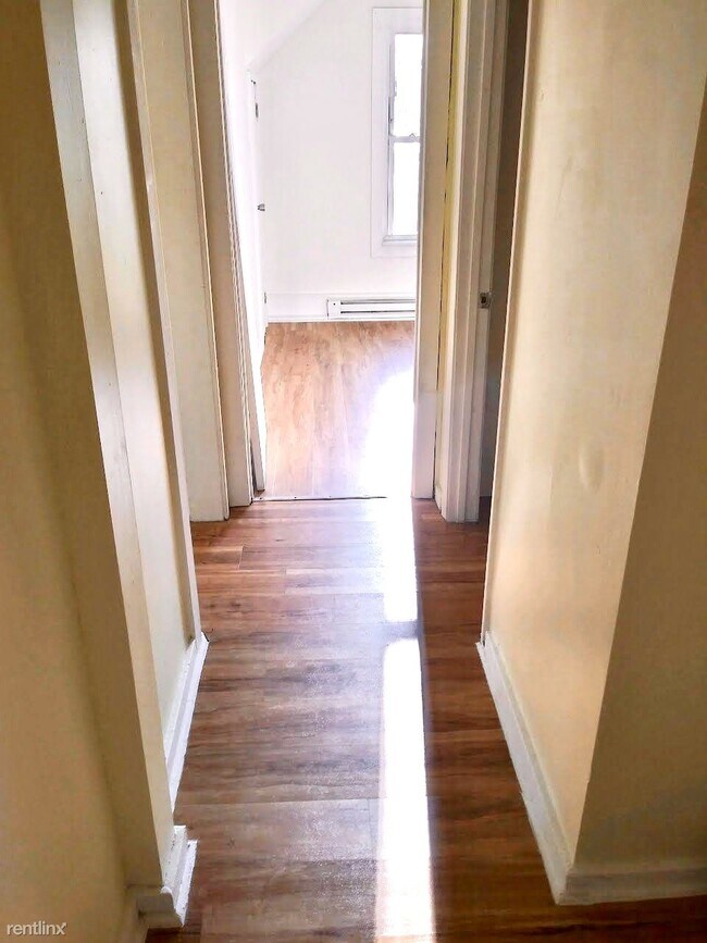 Building Photo - 3 br, 1 bath House - 929 Chestnut St