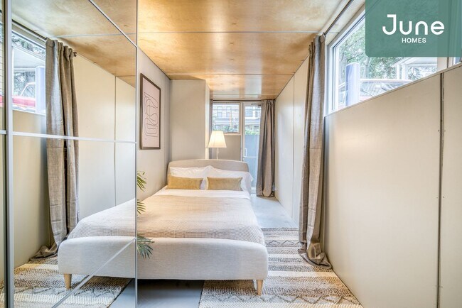 Foto del edificio - Full room in 6-bed/6.0-bath Home