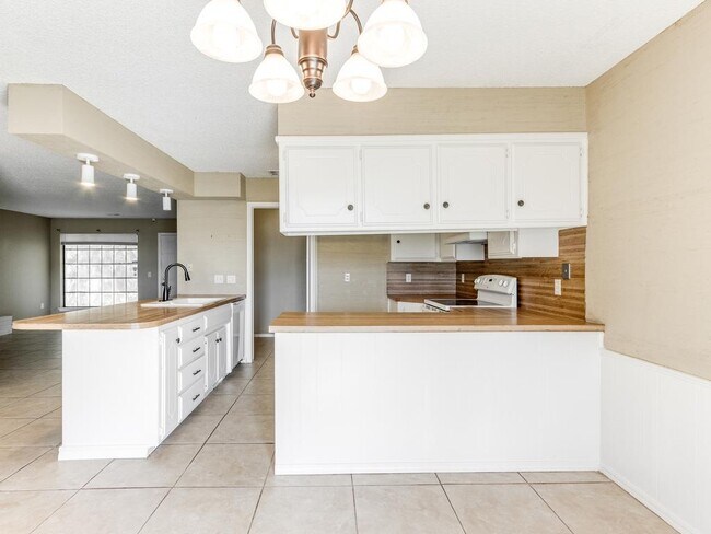 Foto del edificio - 6605 Lyrewood Ln