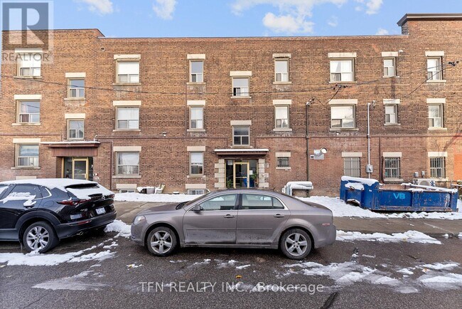 Photo du bâtiment - 5 Crang Ave