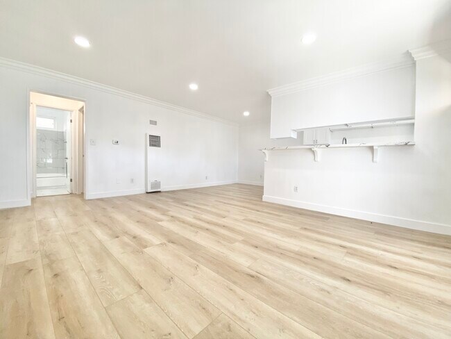Building Photo - 5226 Lexington Ave Los Angeles, CA 90029