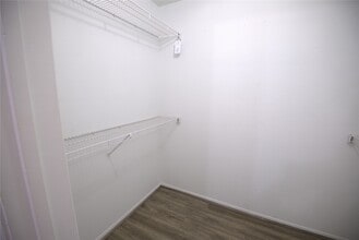 Building Photo - 4444 Victory Dr