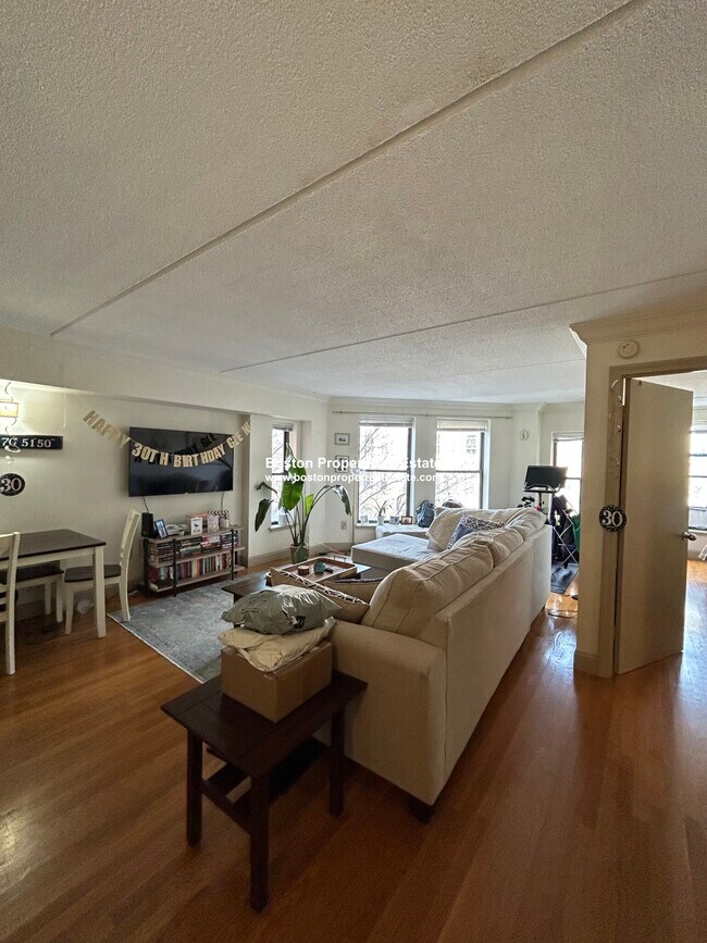 Building Photo - 108 Peterborough St