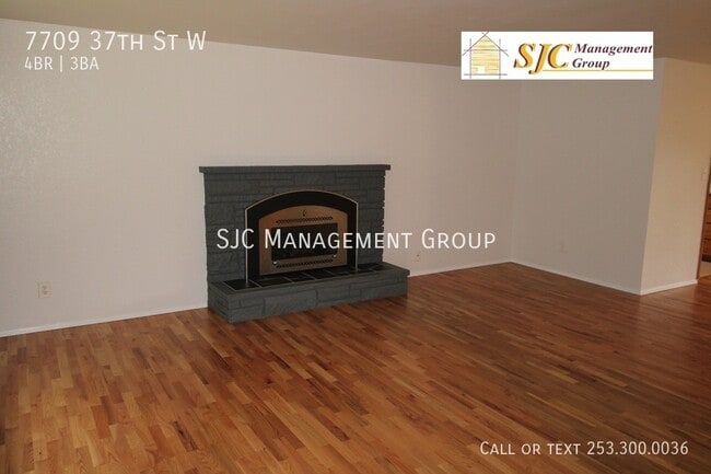 Building Photo - Four Bedroom 2.5 bath home in University P...