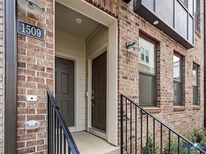 Building Photo - 1509 W Moore St