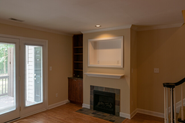 Building Photo - 13 Forest Glen Dr