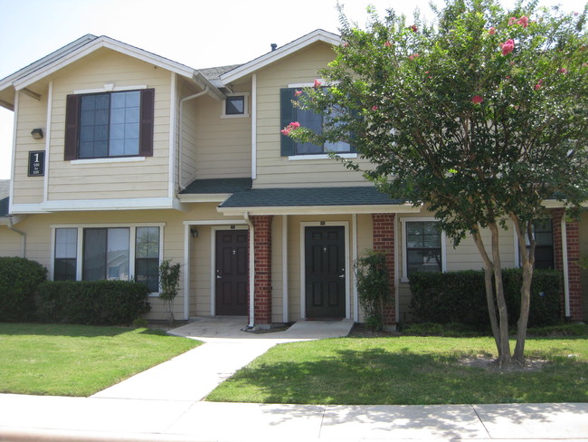 Beautiful green grass awaits! - Village at Meadowbend