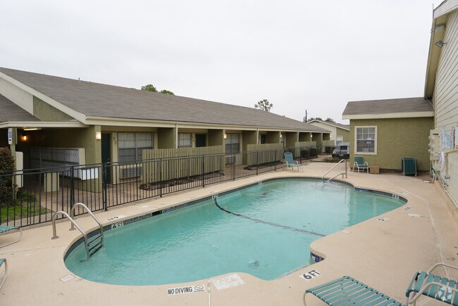 Piscina - Peppermill Apartments