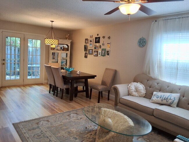 Foto del edificio - Knoxville 37912 - Short Term Lease with Utilities Included up to $200 per month -  2 bedroom, 2 b...