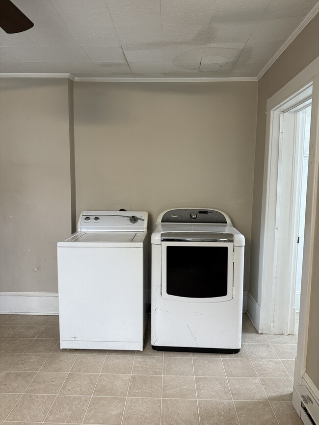 Building Photo - 914 W King St