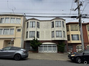 Building Photo - 722 35th Ave
