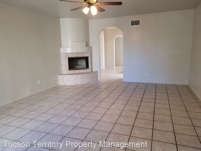 Building Photo - 2 br, 2 bath House - 536 E Savannah