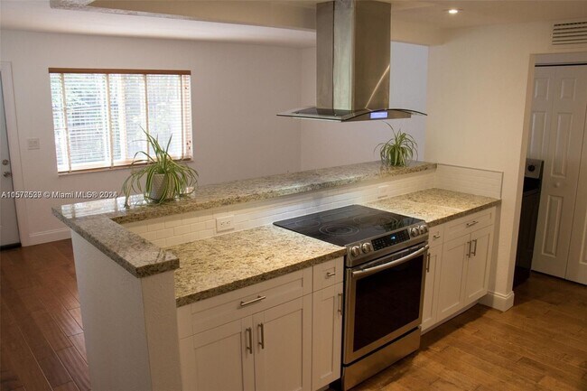 Building Photo - 3343 Franklin Ave