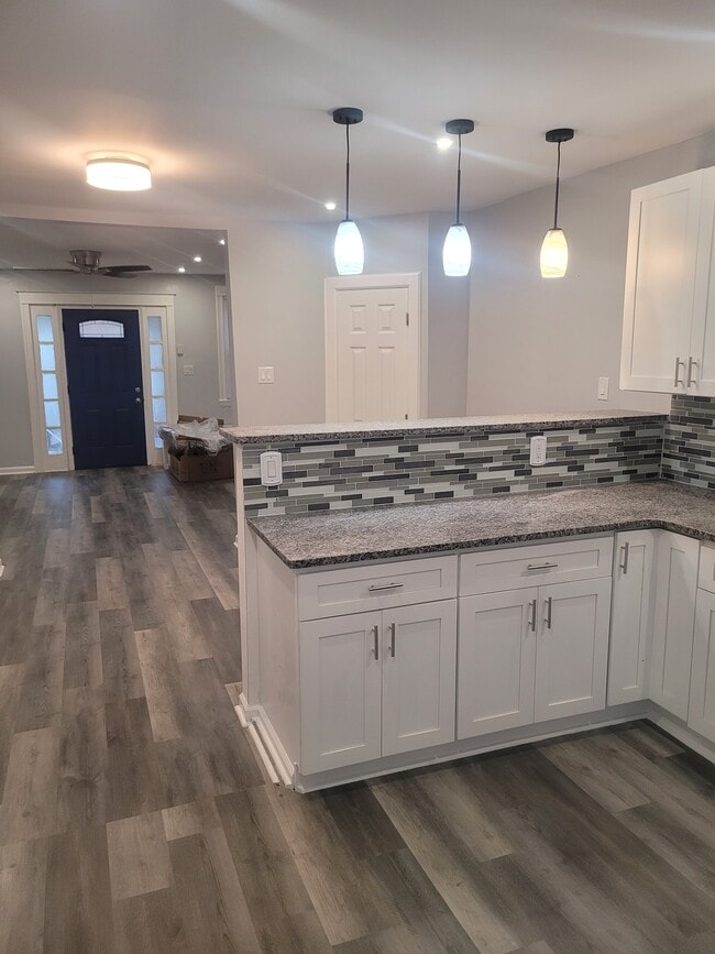 Building Photo - 305 Greenway Ave