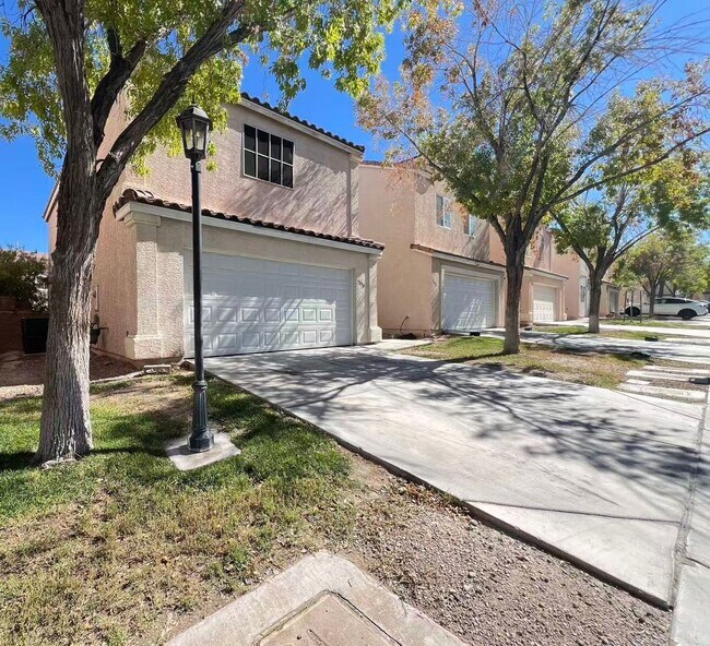Foto del edificio - GATED SINGLE HOUSE
