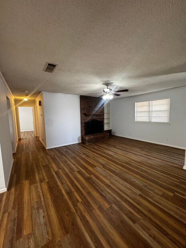 Foto del edificio - Adorable front  duplex 2bedroom 2bathroom CH/A